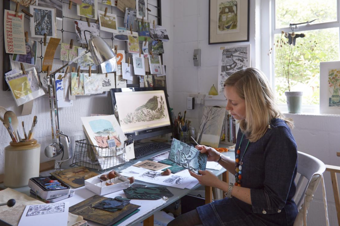SAM WILSON – COTSWOLD ARTIST CREATING BOLD LINOPRINT HOMEWARES INSPIRED BY NATURE
