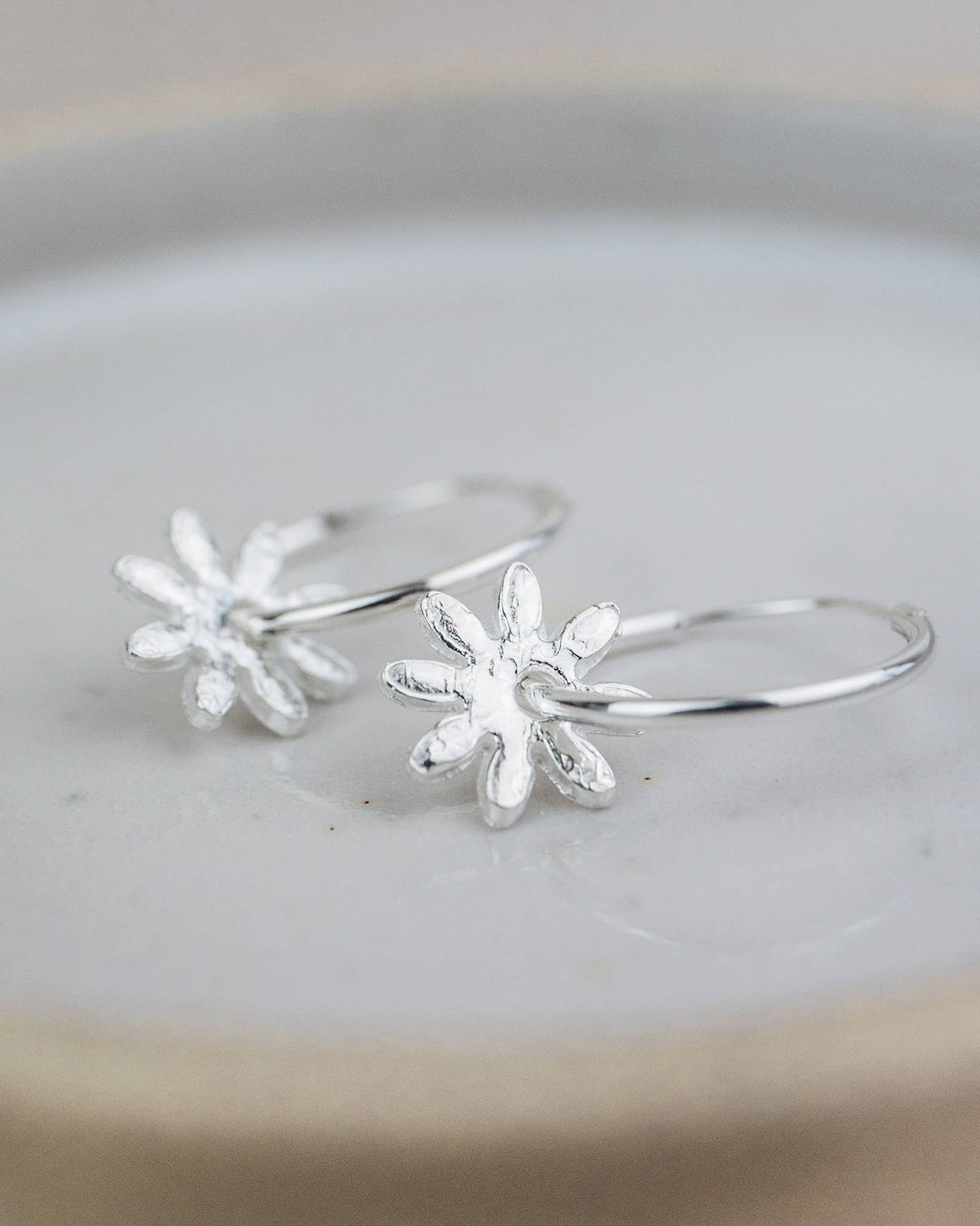 STERLING SILVER SILVER DAISY CHARM HOOPS