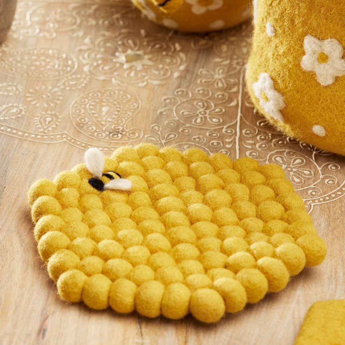 FELT BEE HEXAGON TRIVET