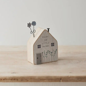 LITTLE THINGS WOODEN HOUSE - 13cm