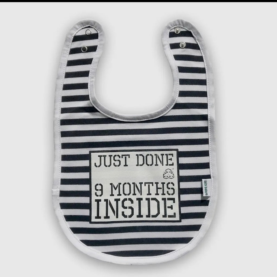 BLACK AND WHITE BIB -9 MONTHS INSIDE