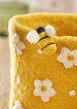 FELT BEE AND DAISY PLANTER