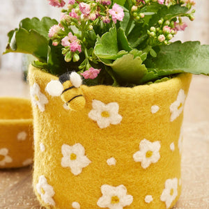 FELT BEE AND DAISY PLANTER