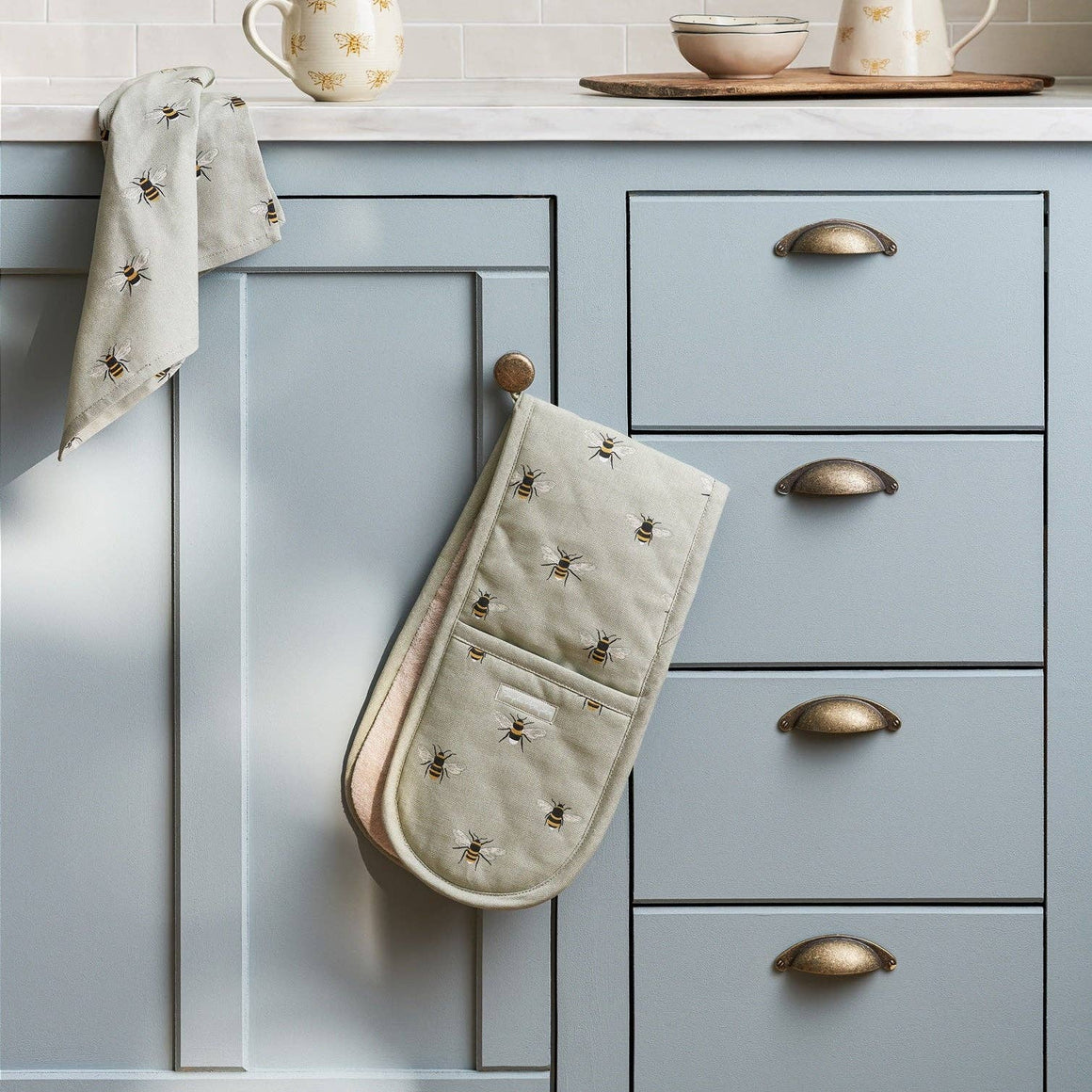 BEES DOUBLE OVEN GLOVE – COTTON KITCHEN STYLE - Feather & Twigs