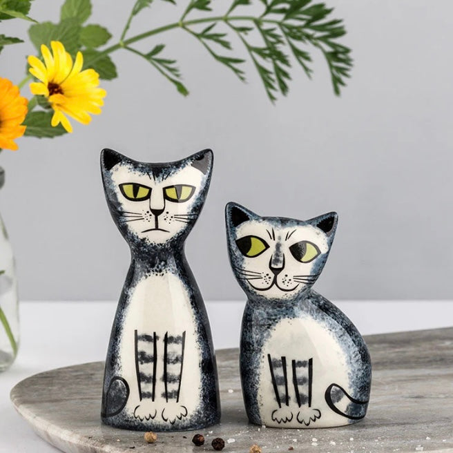 BLACK AND WHITE CAT SALT AND PEPPER SHAKER