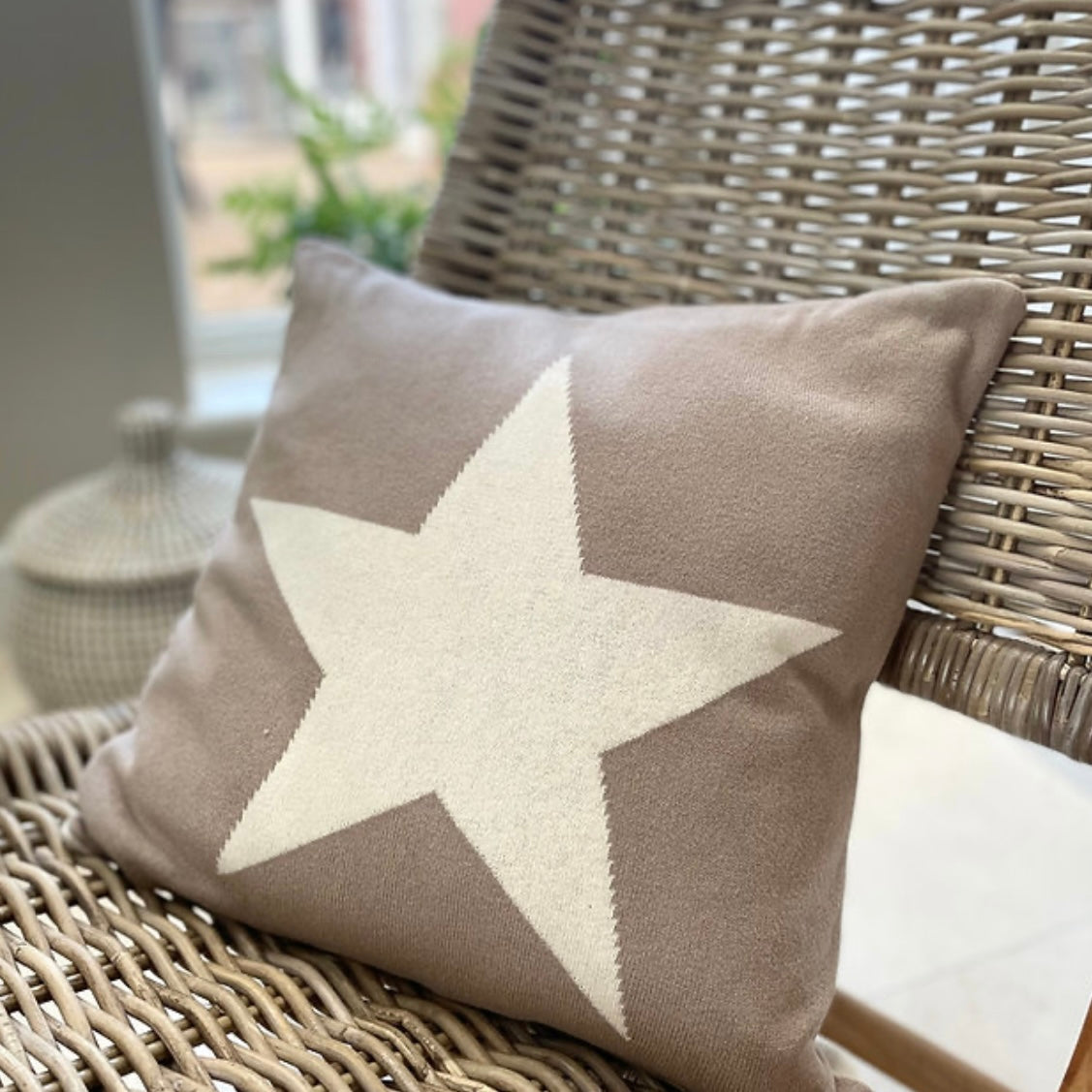 FINE KNITTED STAR CUSHIONS