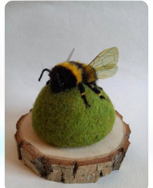 FELT BEE PIN CUSHION