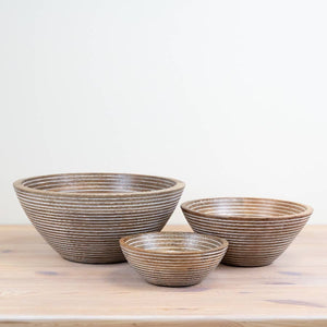 LINED WHITE WASHED SERVING BOWL - 23CM