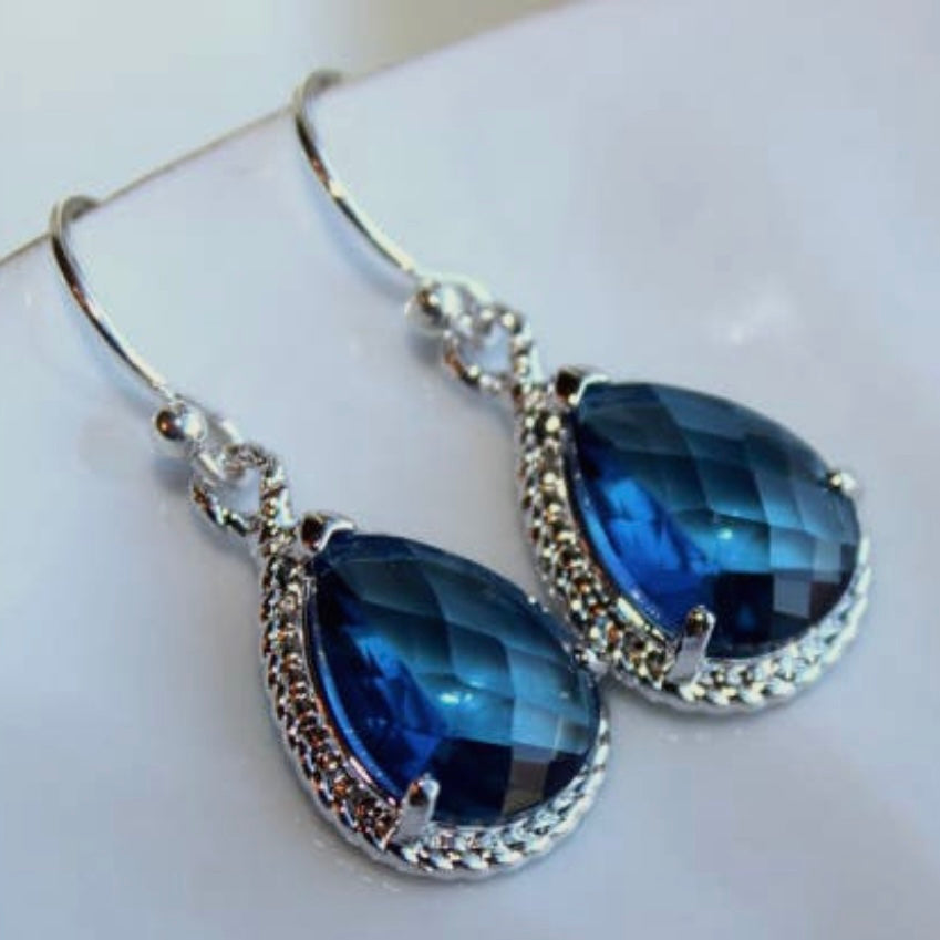 SAPPHIRE EARRINGS - NAVY BLUE