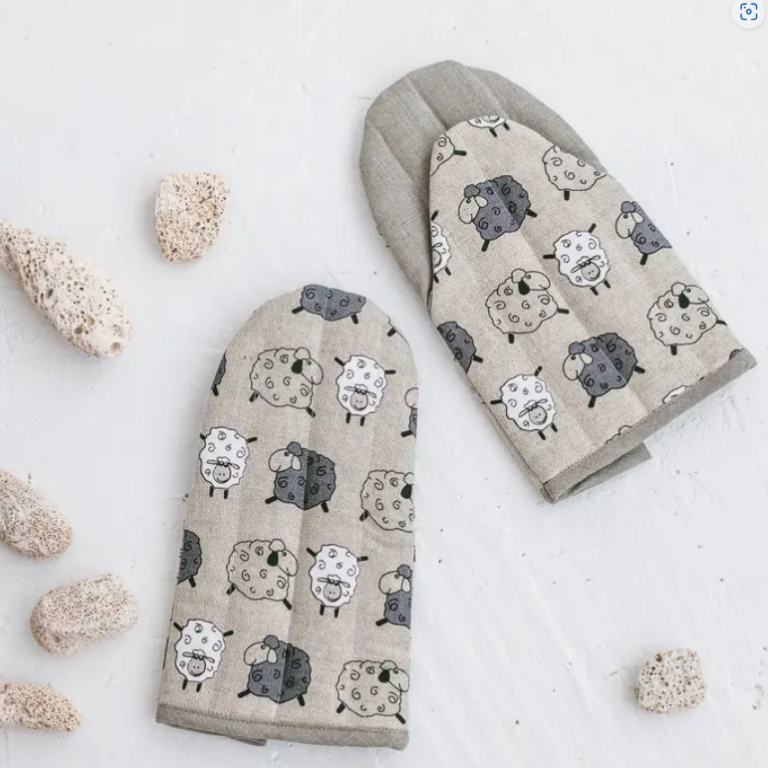 LINEN COOKING MIT - SHEEP DESIGN - Feather & Twigs