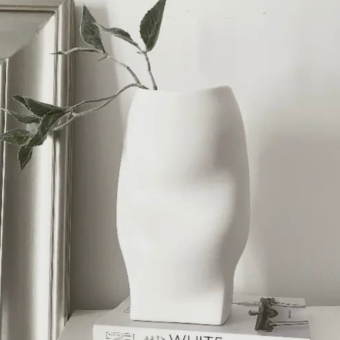 WHITE SHAPED VASE - SOHO - Feather & Twigs