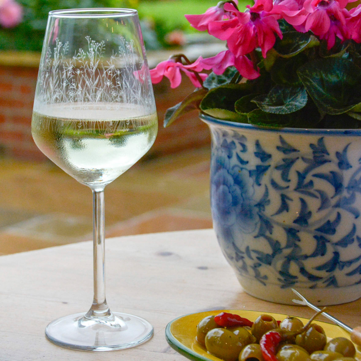 MEADOW WINE GLASS - WHITE