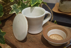 CHAI TEA & STRAINER SET - MILK WHITE