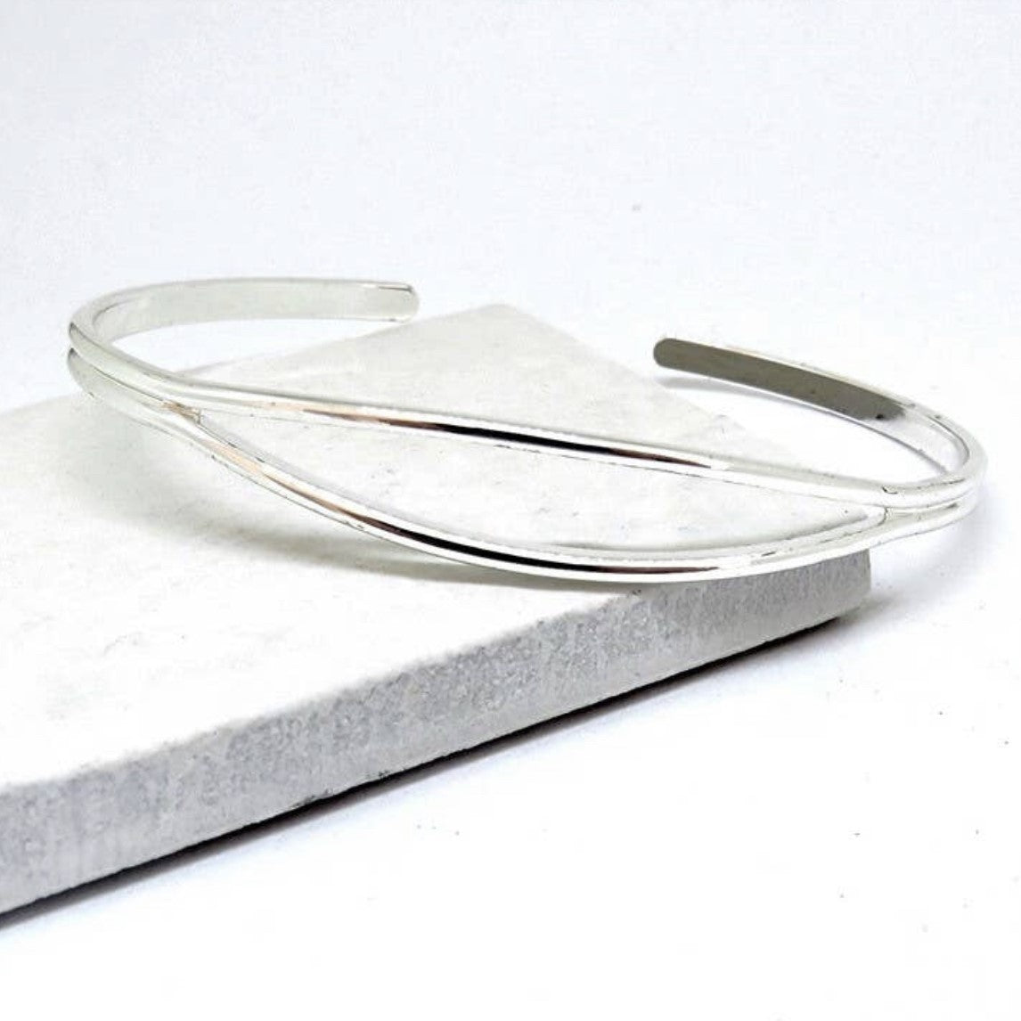 SILVER BANGLE - Feather & Twigs