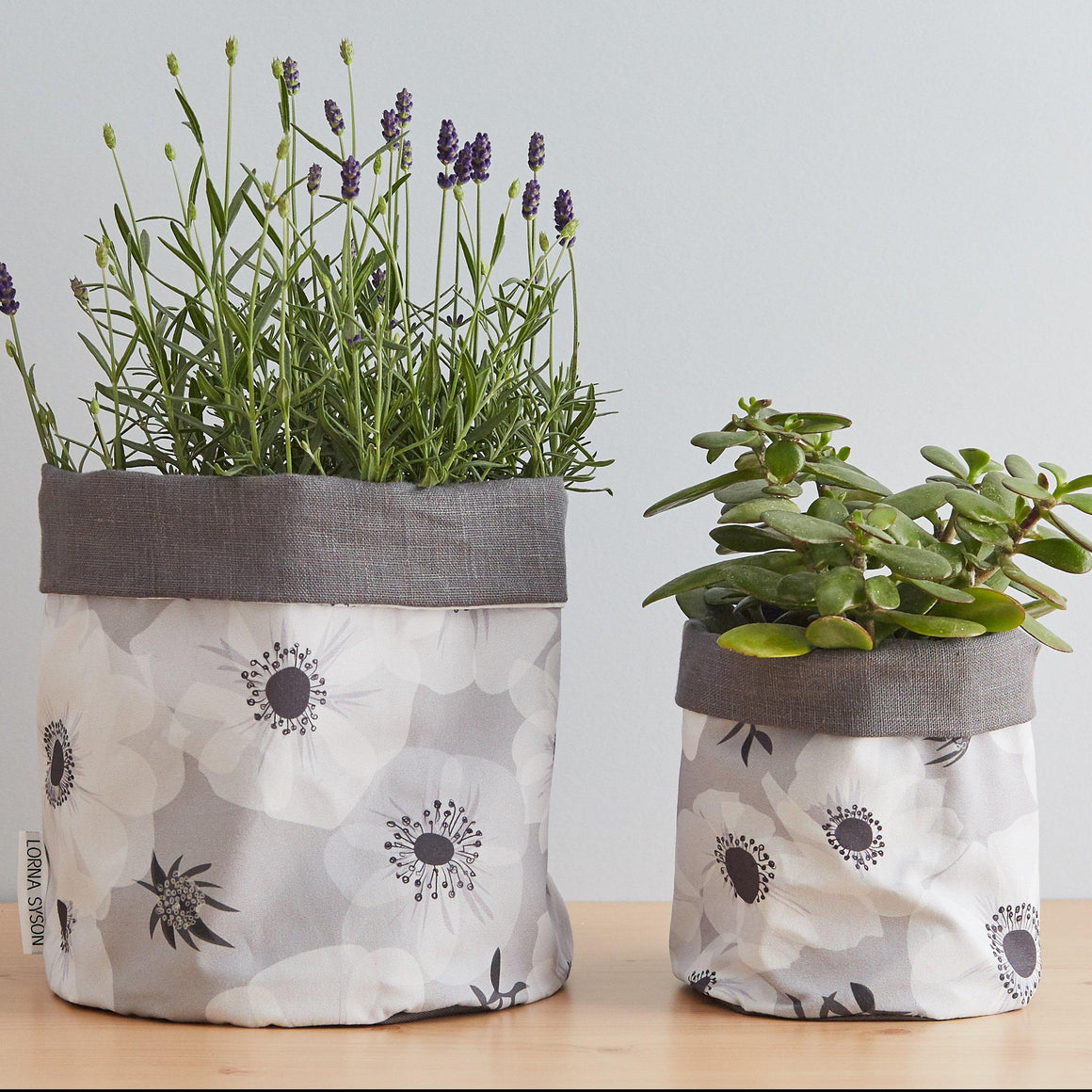 POSY STONE PLANT POT