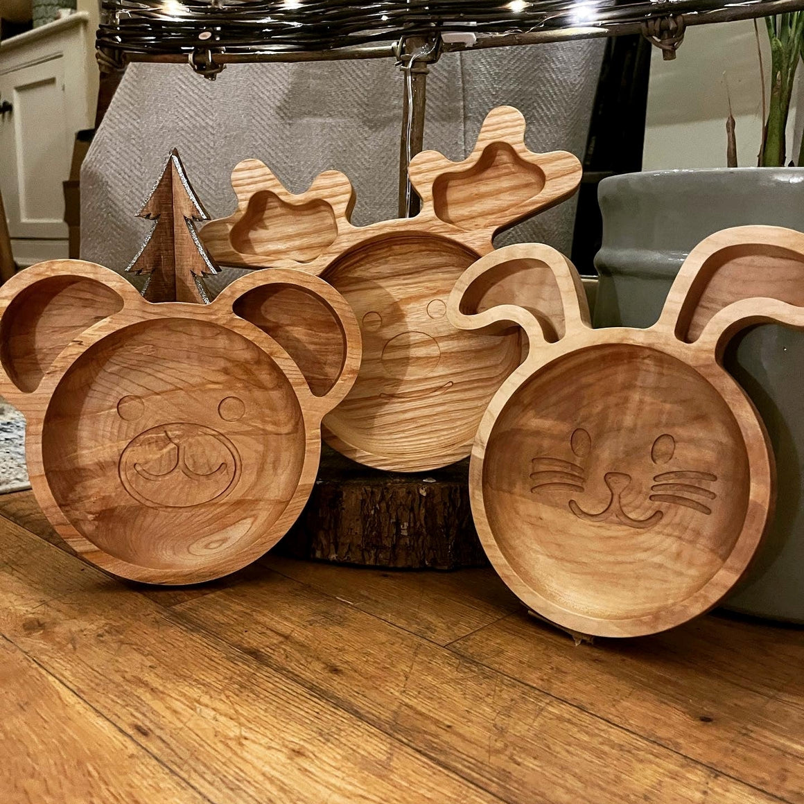 WOODEN PLATES FOR FINGER FOOD